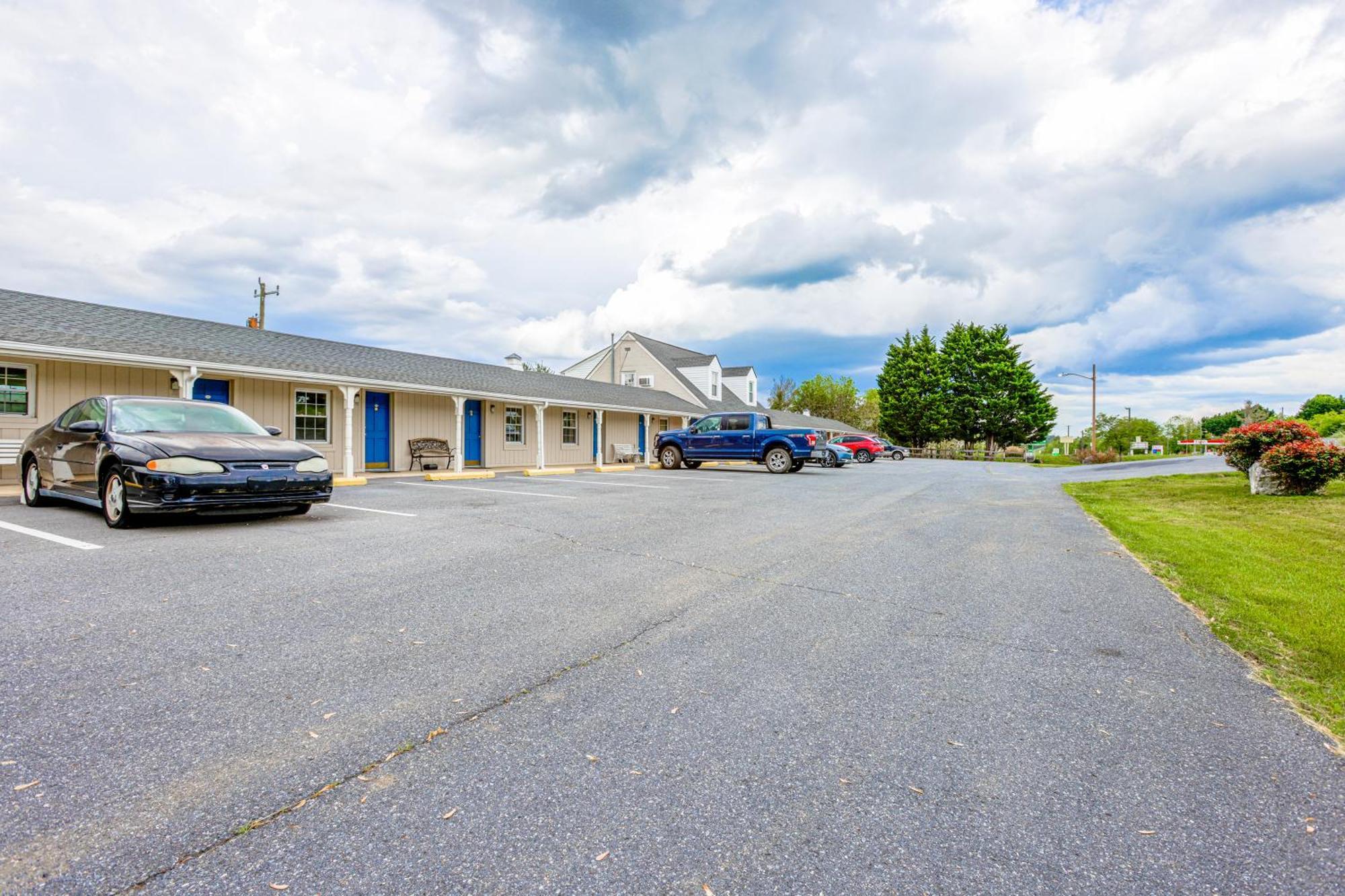 Relax Inn By Oyo Natural Bridge I-81 Exterior foto